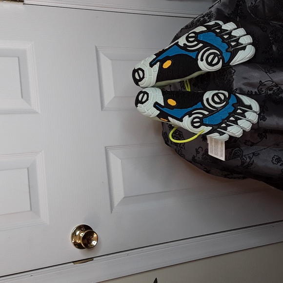 Shoes - Picture 2 of 2